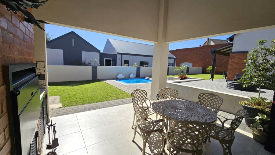 3 Bedroom Property for Sale in Meerhof North West